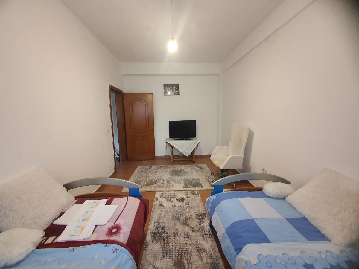 Spacious House With A Big Garden And Fire Pit Βίλα Τίρανα Εξωτερικό φωτογραφία